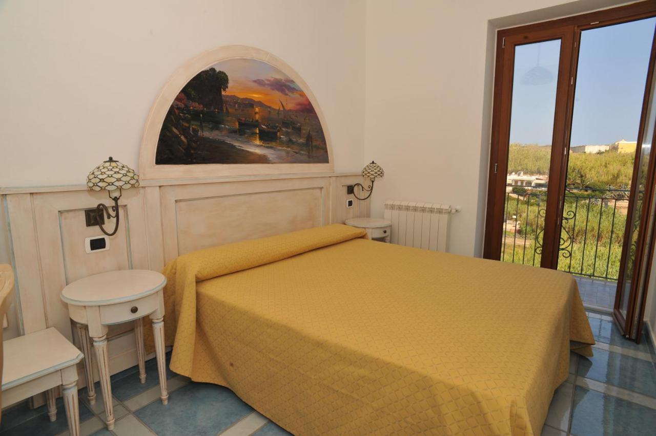 Hotel Isolabella Ventotene Exterior photo