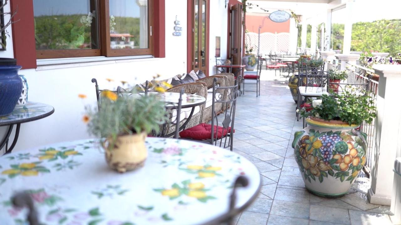 Hotel Isolabella Ventotene Exterior photo